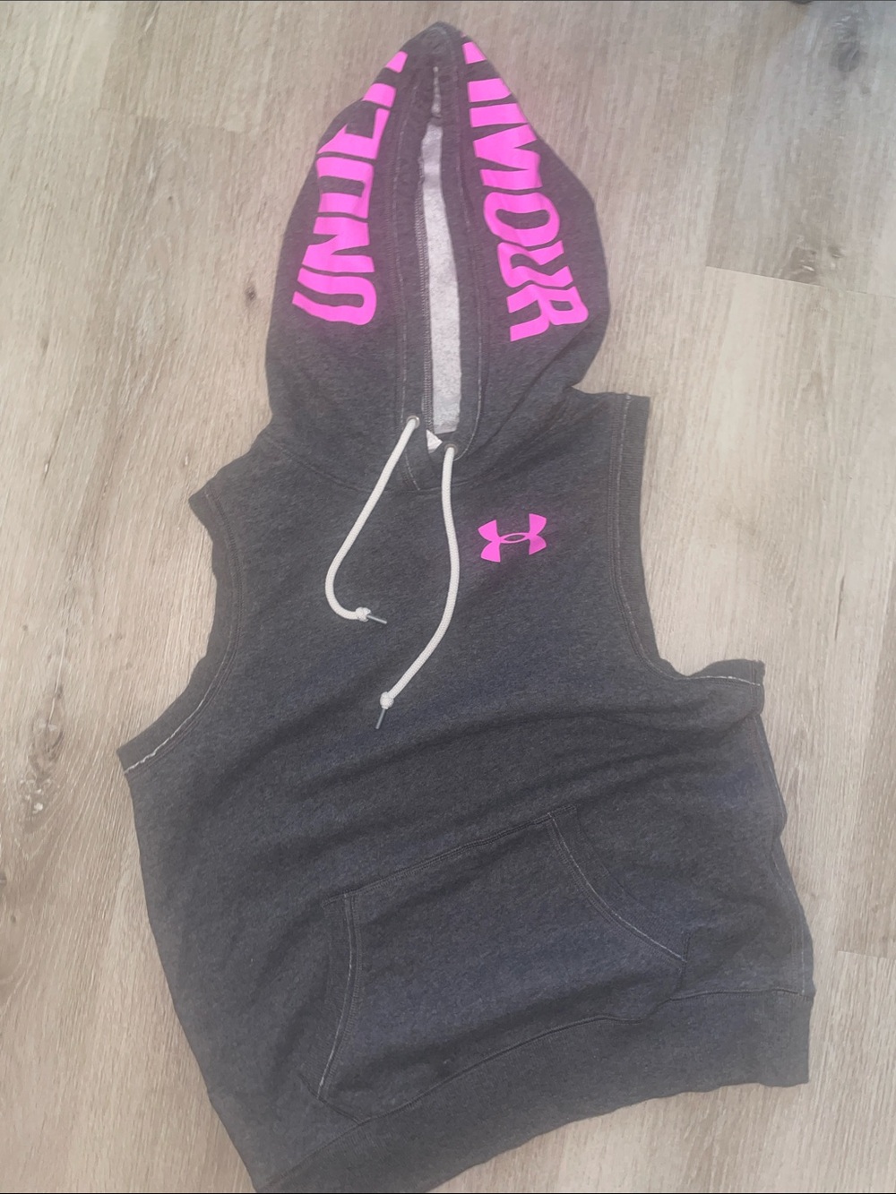 Under Armour Gray Sleeveless Hoodie with Hot Pink Logo | Women’s Medium